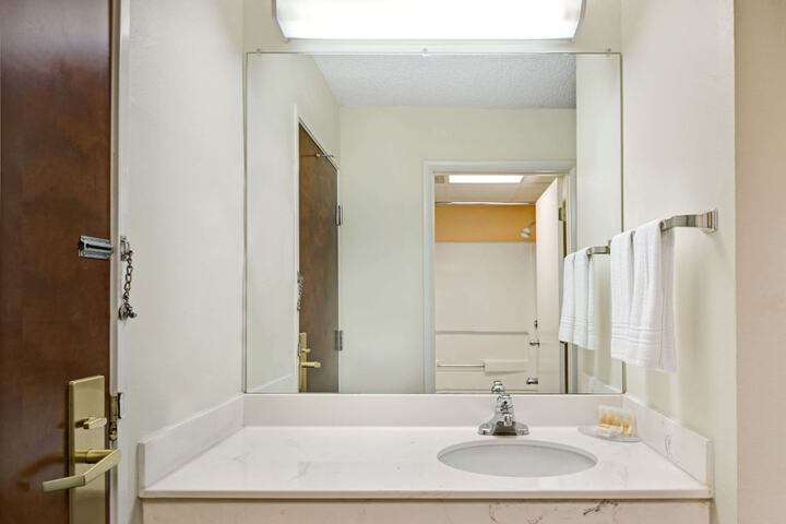 Room 18 of 25