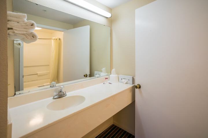 Room 8 of 31