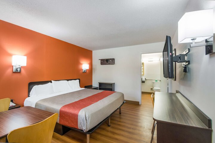 Room 17 of 35