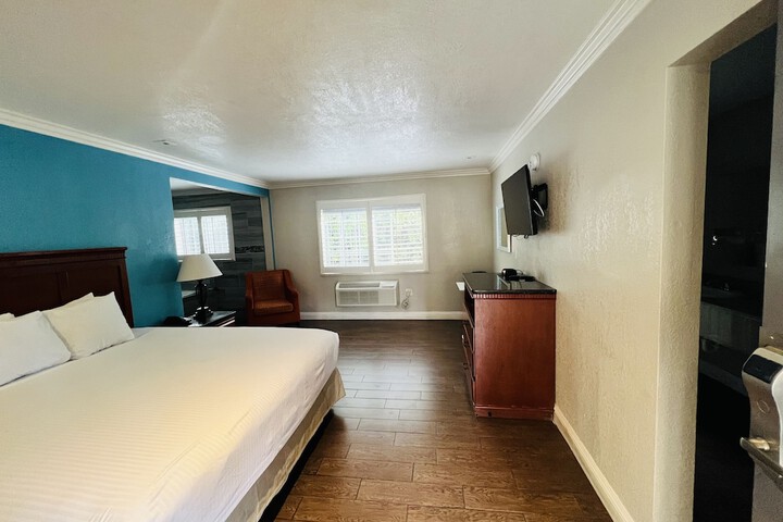 Room 34 of 62