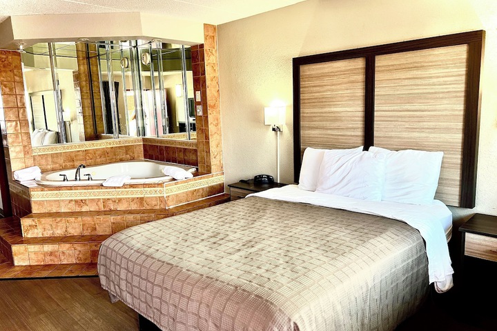 Room 6 of 14