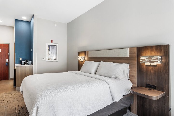 Room 25 of 63