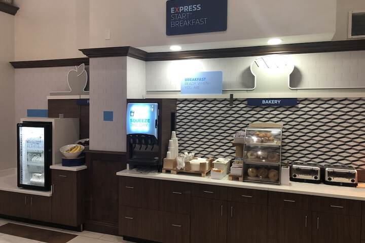 Holiday Inn Express Hotel & Suites in North East (Erie) by IHG