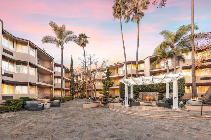 Belamar Hotel Manhattan Beach Tapestry Collection by Hilton