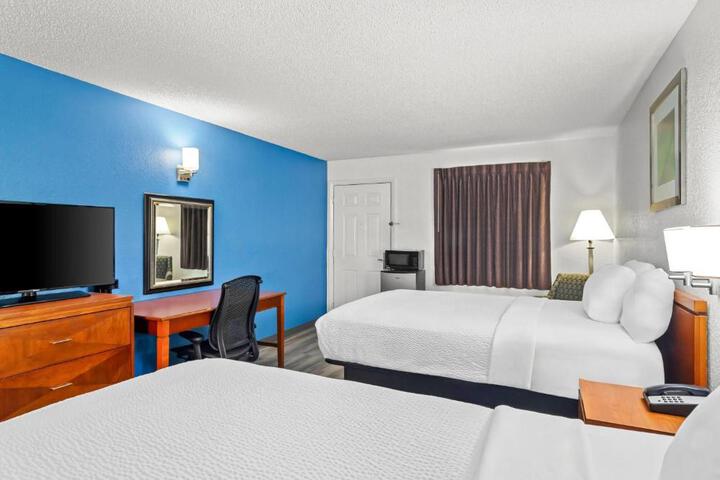 Travelodge Suites by Wyndham MacClenny