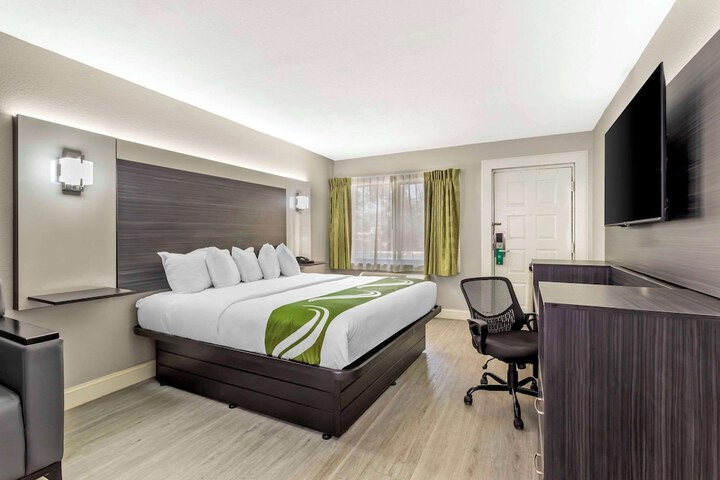 Room 13 of 30