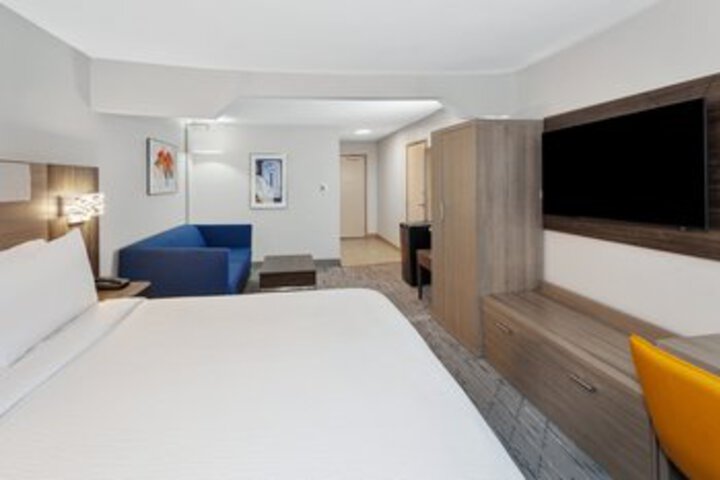 Room 93 of 124