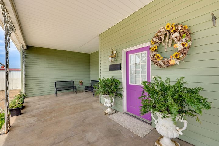 Paris Vacation Rental 15 Mi to Mount Magazine!