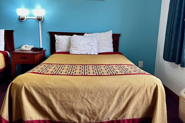 Room 28 of 53