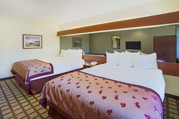 Room 5 of 11