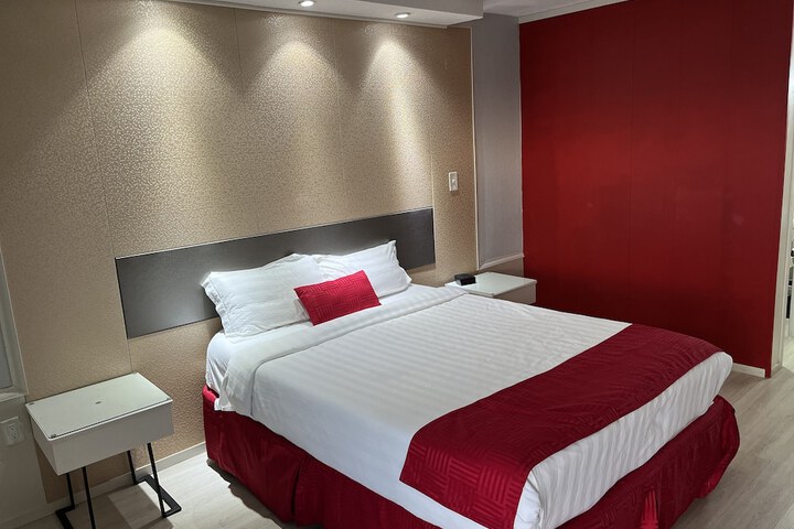 Room 17 of 18
