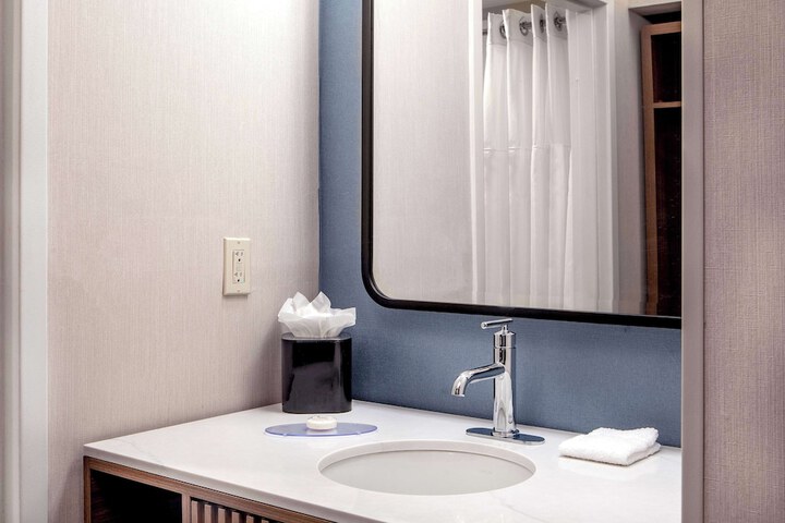 Room 14 of 28