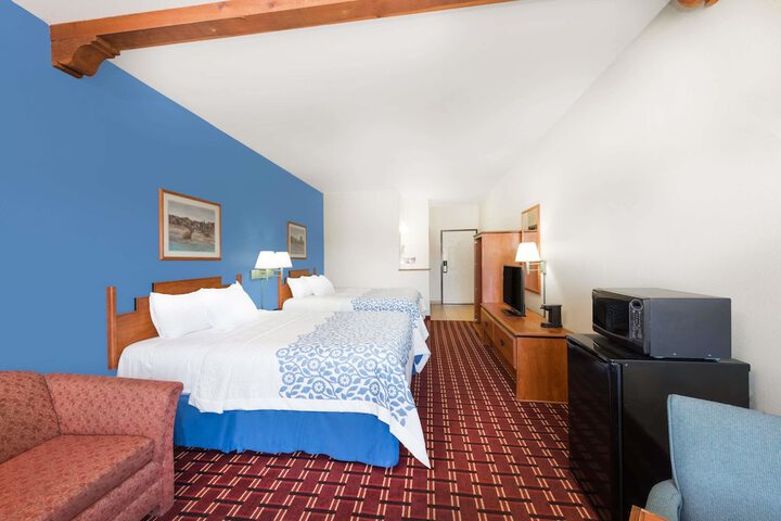 Room 10 of 27