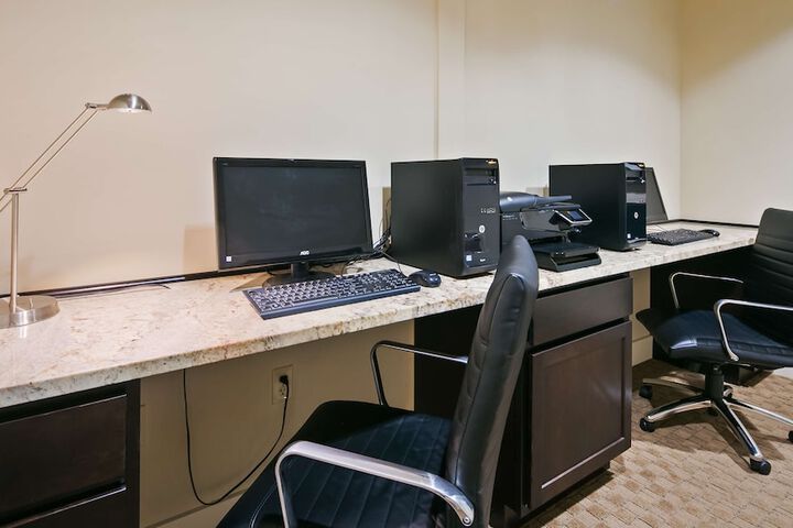 Business Center 36 of 36