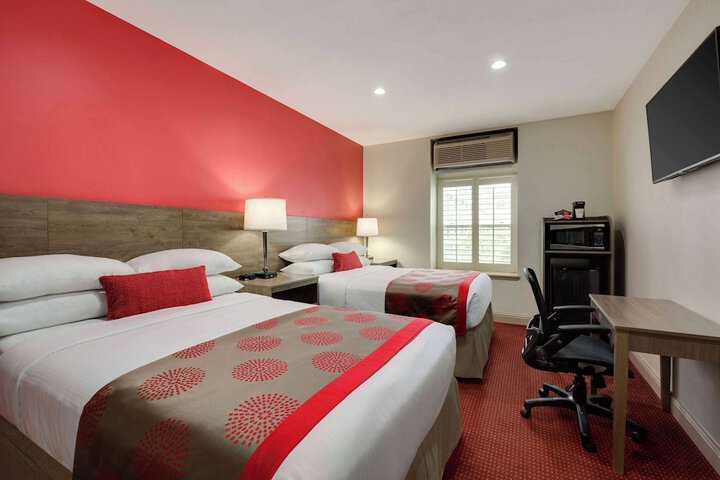 Room 10 of 33
