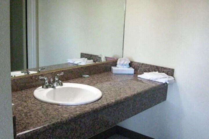 Room 5 of 10