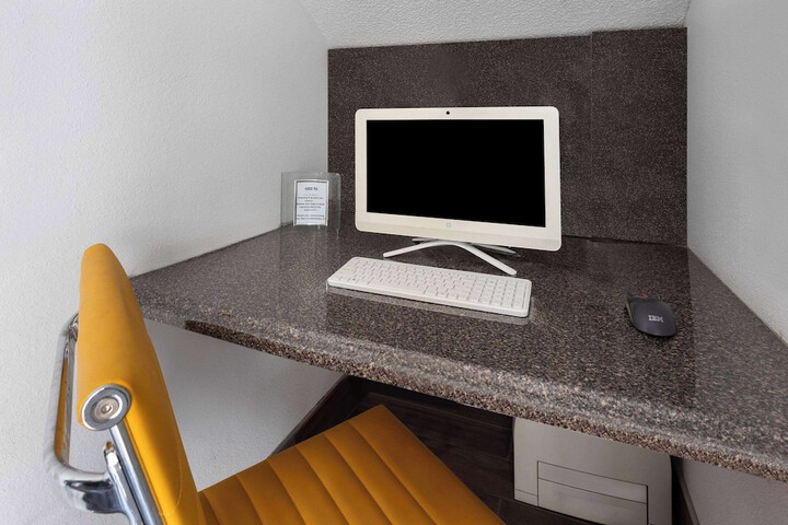 Business Center 28 of 31