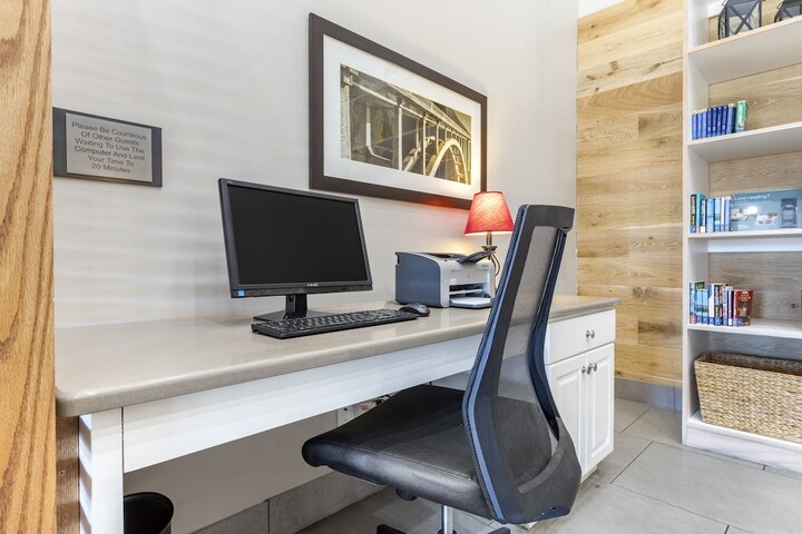 Business Center 22 of 24