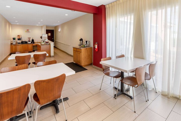 Super 8 by Wyndham Garland / Rowlett/East Dallas Area