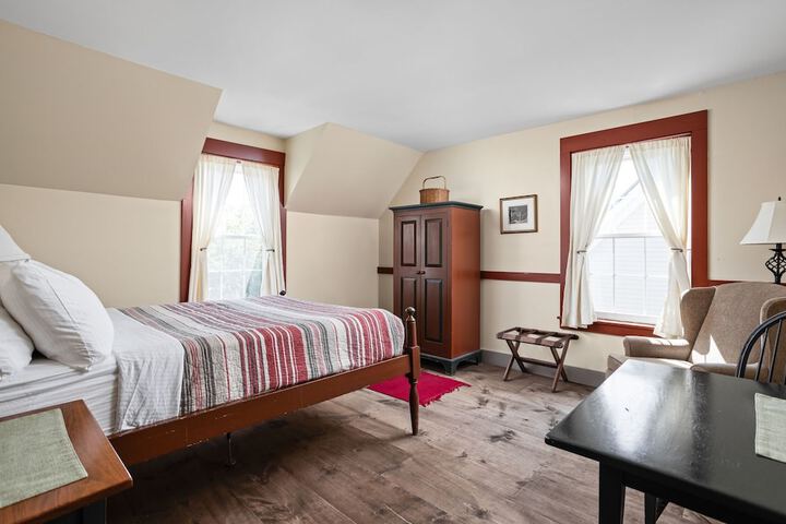 Artists Colony Inn