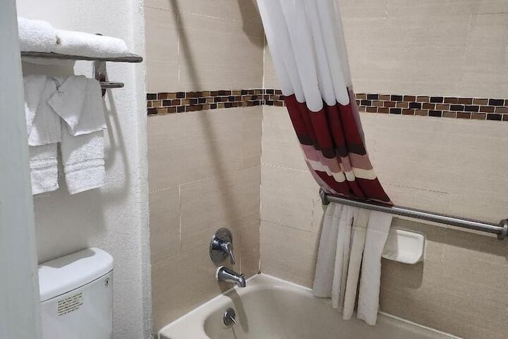 Room 16 of 36
