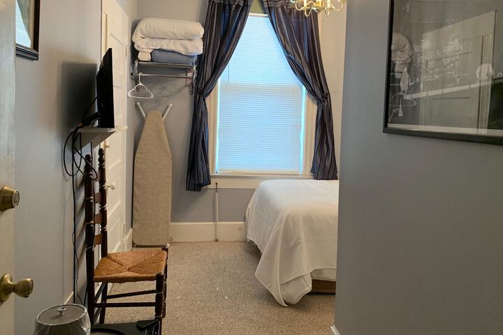 Room 13 of 35