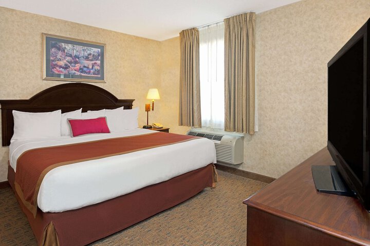 Room 8 of 16