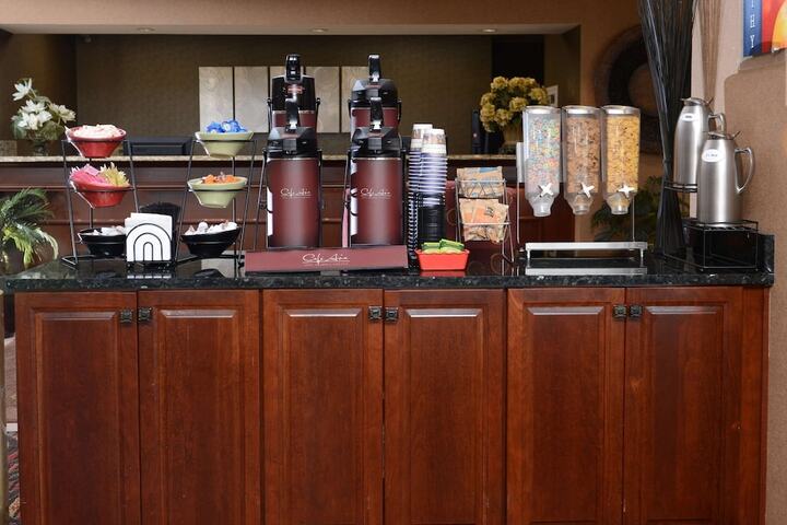 Breakfast/Coffee Service 19 of 25