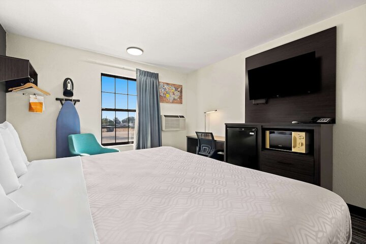Room 11 of 34