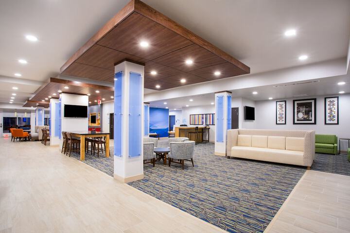 Holiday Inn Express & Suites Rapid City - Rushmore South by IHG