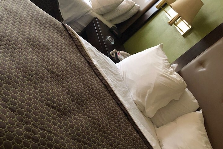 Room 13 of 16