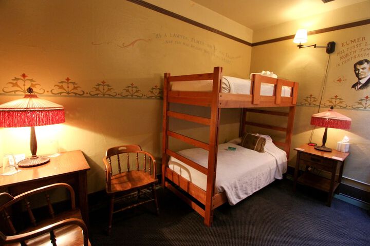 Room 13 of 35