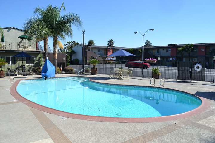Days Inn & Suites by Wyndham Lodi