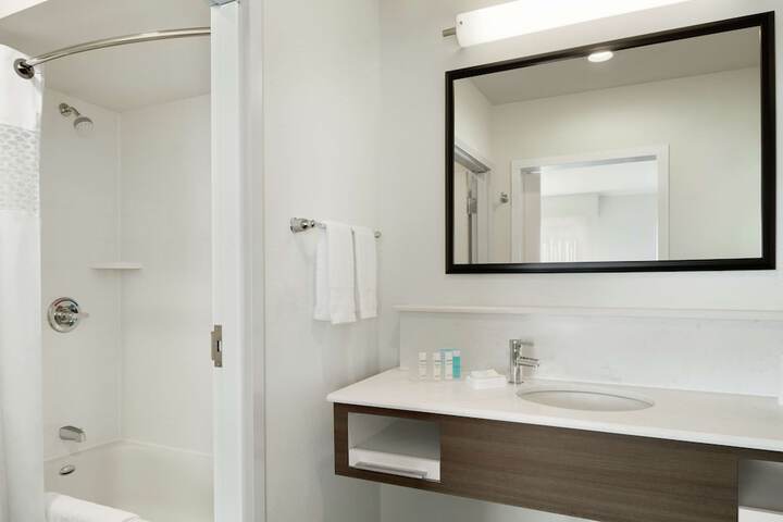 Room 15 of 26