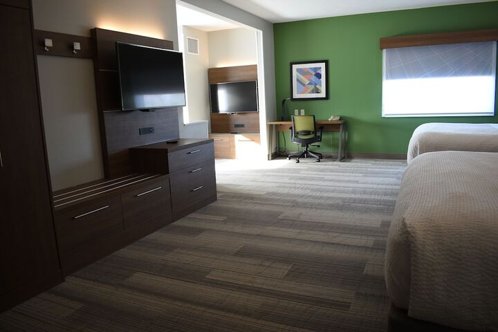 Room 53 of 77