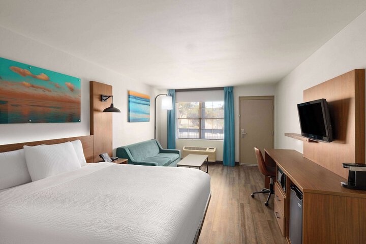Room 12 of 38