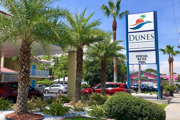 Dunes Inn & Suites