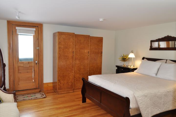 Room 35 of 118