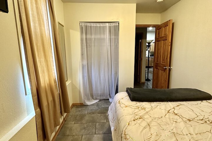 Room 9 of 34