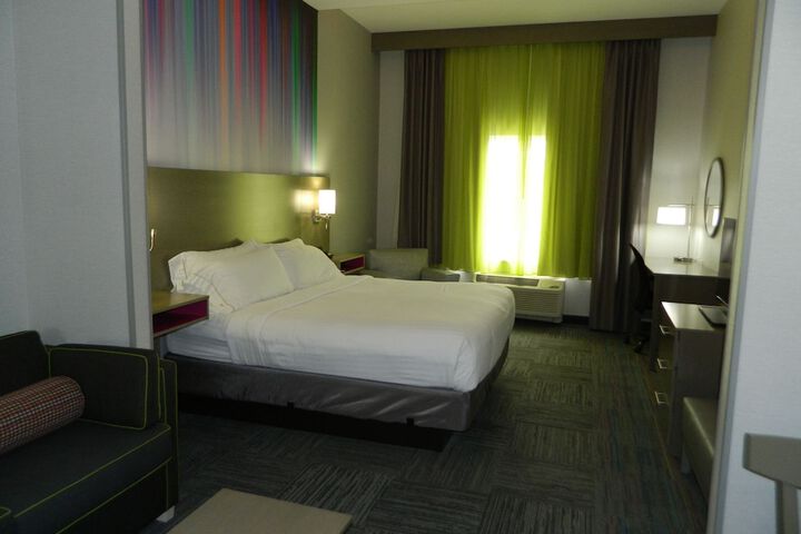 Holiday Inn Express & Suites Shippensburg by IHG