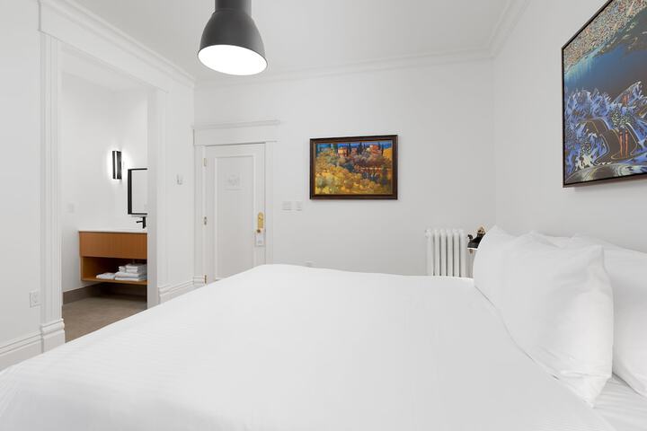 Room 104 of 119