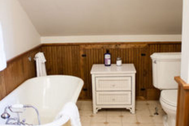 DeBourge Guesthouse