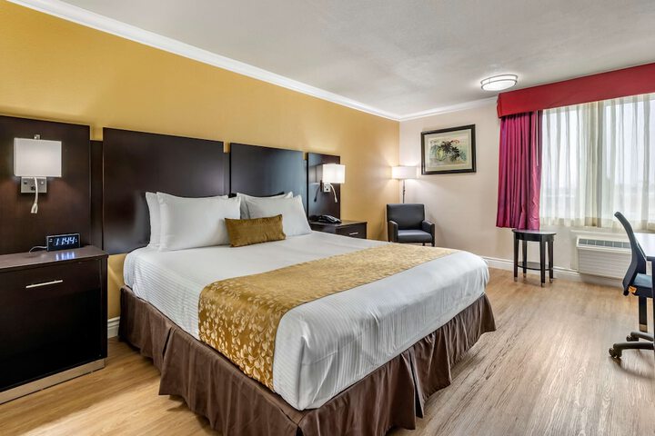 Room 12 of 32