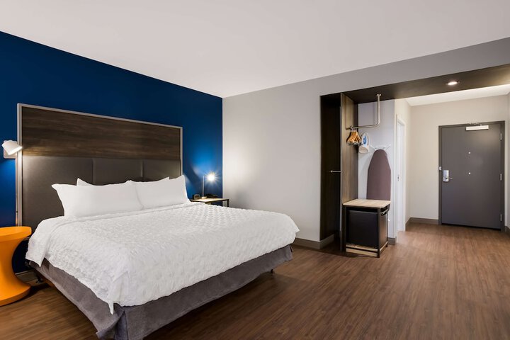 Room 32 of 48