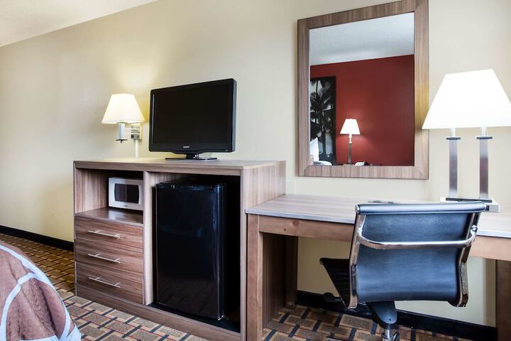 Room 12 of 16