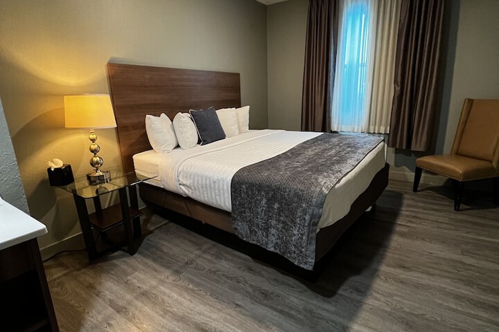 Room 53 of 63