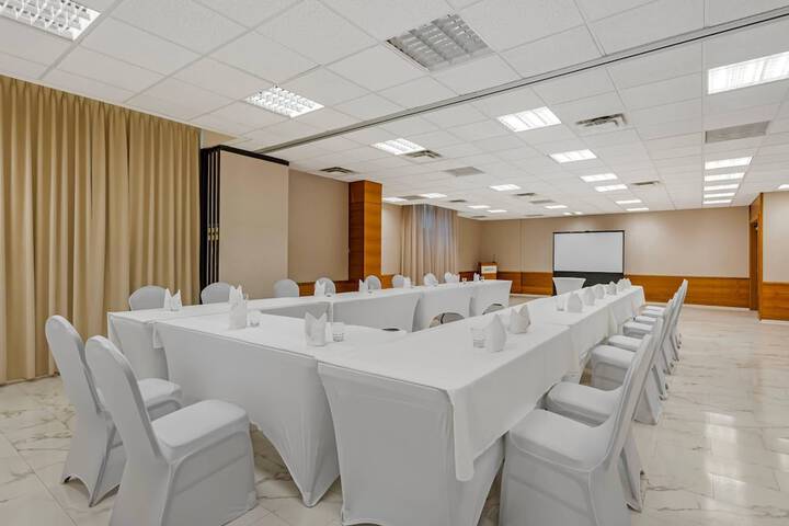 Radisson Hotel & Conference Centre Calgary Airport