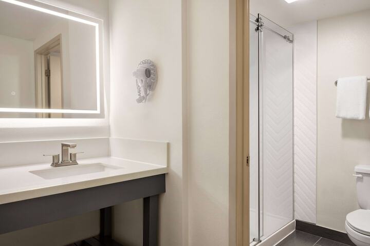 Room 13 of 85