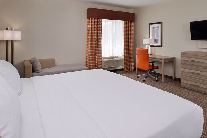 Holiday Inn Express & Suites Williams by IHG