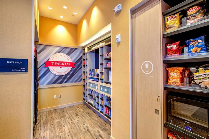 Hampton Inn & Suites Boston / Waltham